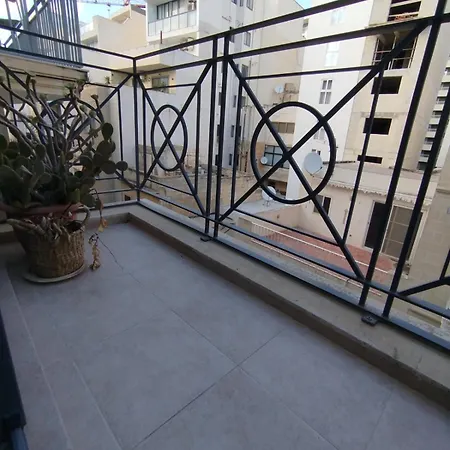 Sliema - Tigne - Modern Cozy Near Sea Front 3 Bedroom *