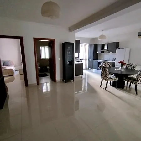Апартаменты Sliema - Tigne - Modern Cozy Near Sea Front 3 Bedroom *