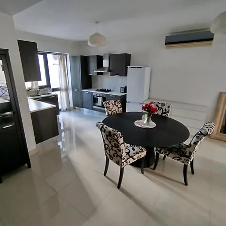 Sliema - Tigne - Modern Cozy Near Sea Front 3 Bedroom Apartmán Gzira