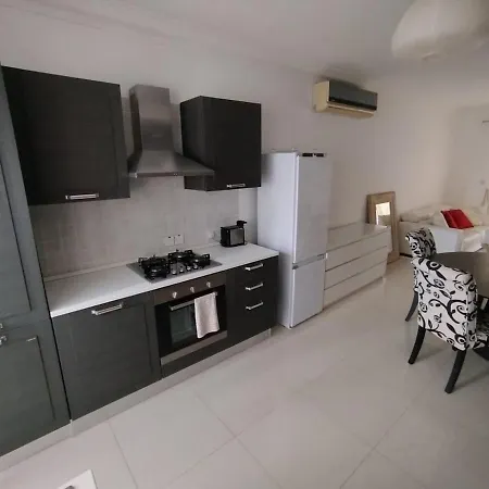 Апартаменты Sliema - Tigne - Modern Cozy Near Sea Front 3 Bedroom Gzira