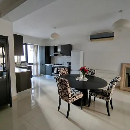 Sliema - Tigne - Modern Cozy Near Sea Front 3 Bedroom Апартаменты Gzira